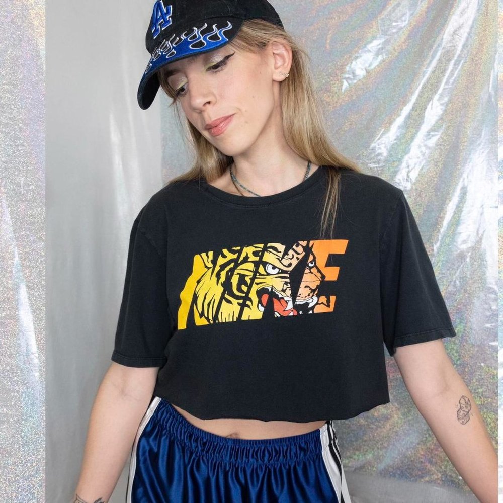 Sporty vintage cropped Nike Air T-shirt
